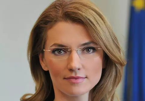 Vezi cu cine s-a pozat șefa liberalilor Alina GORGHIU! 