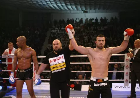 Luptătorul Andrei Stoica reacționează: ”Fosta promoție e istorie pentru mine! A fost corect meciul lui Iftimoaie?”. Irimia: ”Au fost creați de Superkombat”