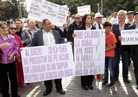 Se întâmplă în România! 200.000 de oameni stau de 6 săptămâni fără apă caldă!