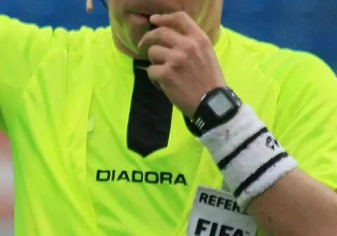 Violenţe în fotbalul românesc: a ameninţat arbitrii cu cuţitul!