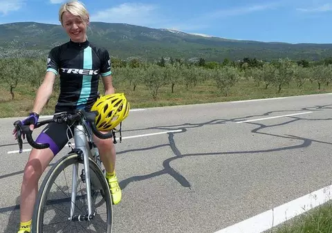 Uite ce gagică a bătut recordul de cățărare pe legendarul Ventoux!