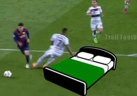 RÂZI CU LACRIMI. Cum a fost ironizat Boateng pe net după ce a fost UMILIT de Messi / GALERIE FOTO