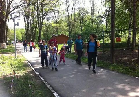 Au luat cu asalt parcul de la Bucov! Mii de ploieşteni au petrecut 1 mai la iarbă verde
