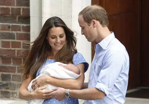 Asta-i BUNĂ! O britanică a născut FIX în aceleaşi zile ca Ducesa de Cambridge