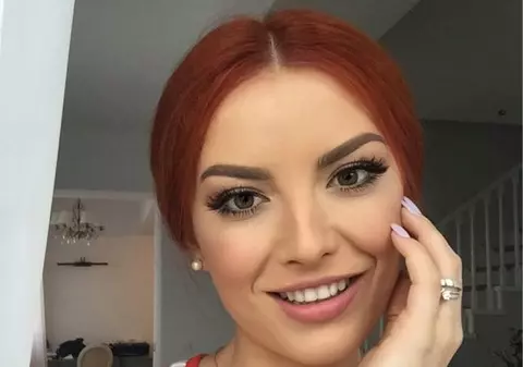 Imaginea unei FAMILII FERICITE care a strâns sute de mii de LIKE-uri. Elena Gheorge, alături de soțul ei și SIMPATICUL lor băiețel | FOTO