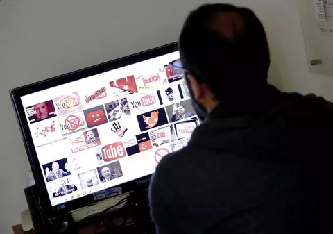 5 motive pentru care NU E BINE să abordezi fete pe Facebook. Ce zici, te mai bagi?