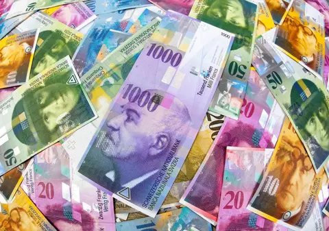 Dau în judecată băncile din cauza francilor