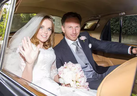 Cântăreaţa britanică Geri Halliwell s-a căsătorit, după o relație de doar opt luni. A avut o rochie SUPERBĂ!