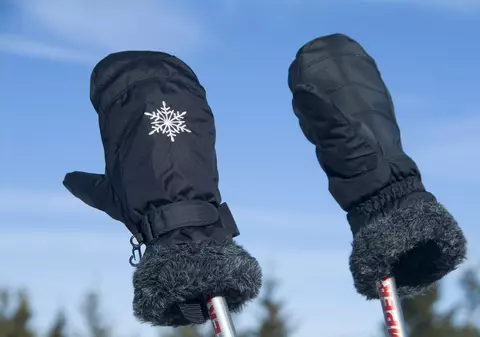 La un pas de TRAGEDIE, după ce a băgat mâna într-o MĂNUȘĂ! Ce se întâmplă cu bărbatul