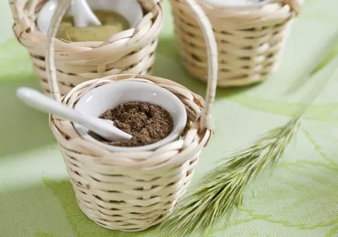 Ce se întâmplă cu adevarat dacă scapi sare sau piper pe jos în bucătărie