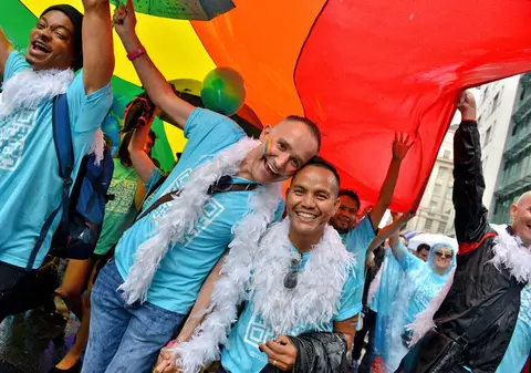 O femeie din Nebraska dă în judecată toți homosexualii din lume 