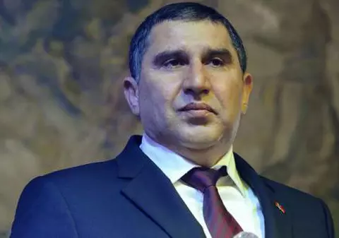 Niro, la dentist cu bilet de voie de la judecători