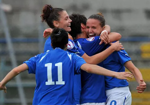 SCANDAL URIAŞ. Un om important din federaţie susţine că fotbalistele sunt "lesbiene"!