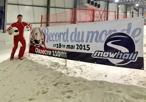 Recordul la coborâre pe schiuri, în sală, a ajuns la 105 km/h