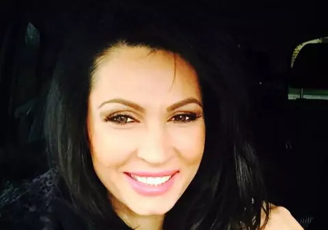 Ce secret are! Cum își acoperă NICOLETA LUCIU firele albe în mod natural!