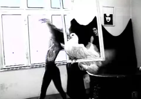 Mihaela Rădulescu, DANS SĂLBATIC cu sânii la VEDERE într-un clip vechi! Imaginile în care apare înainte de ”SILICONARE”! VIDEO