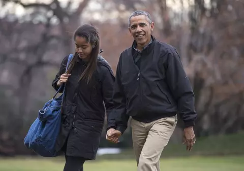 Îl refuză Obama? Un tânăr îi oferă 50 de vaci, 70 de oi şi 30 de capre președintelui în schimbul mâinii fiicei lui