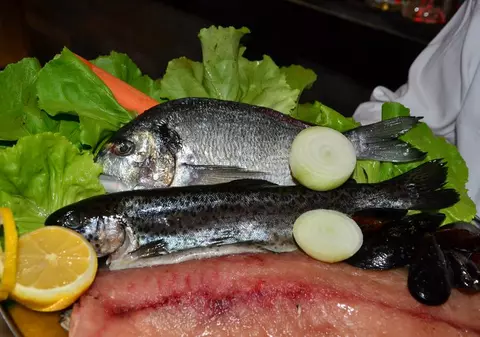 Cum recunoşti peştele proaspăt. Iată câteva trucuri de care să ții cont!