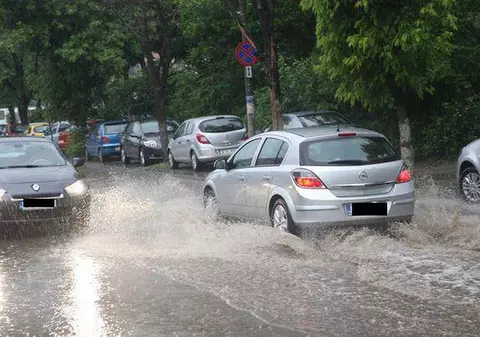 ALERTĂ METEO! Ploi, grindină și vijelii, în aproape toată țara 