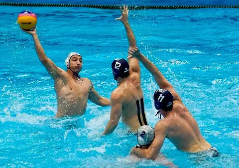 Dinamo speră să rămână în cursa pentru medaliile de bronz ale Superligii