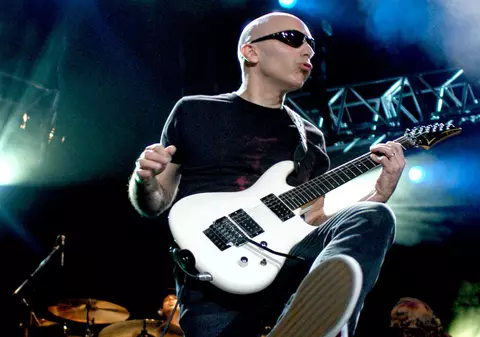 Cel mai cunoscut chitarist al lumii, Joe Satriani se reîntoarce în România