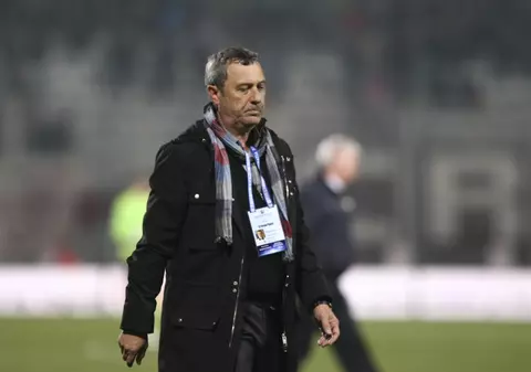 "Strâmbul" se vaită de "strâmbe"! "Avem multe «cârtiţe»! Trebuie să aducem detectivi!"