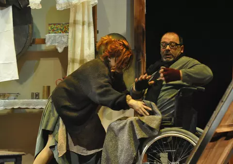 Actor român cunoscut, scos din scenă de un atac vascular cerebral. Se zbate între viață și moarte