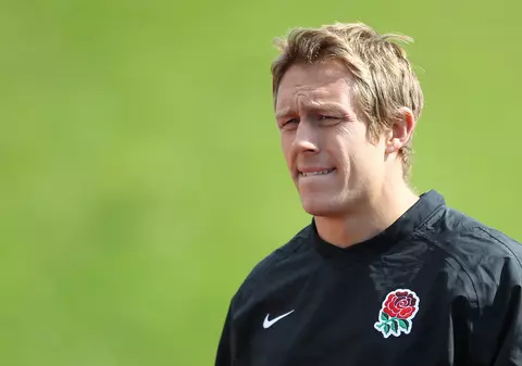 Jonny Wilkinson îi ajută pe rugbyștii lui RC Toulon la antrenamente înaintea finalei Cupei Campionilor
