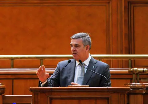 Valeriu Zgonea s-a abţinut la votarea pentru dublarea alocaţiilor, dar se laudă acum cu proiectul