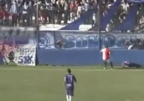 ŞOCANT. Un fotbalist din Argentina e în stare gravă după un accident teribil / VIDEO