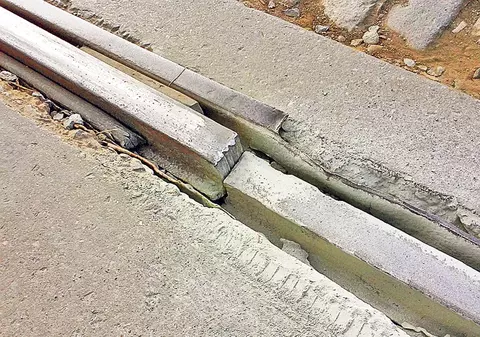 CE NE ENERVEAZĂ: Pericolul de pe liniile de tramvai