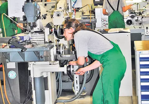 Firmele au dat «comandă» de angajaţi la şcolile profesionale