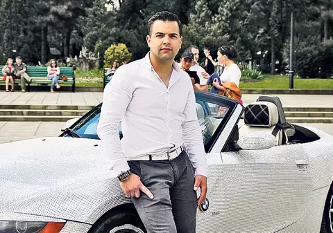 Culmea dichisului! La soare te poți uita, dar la mașină, ba!