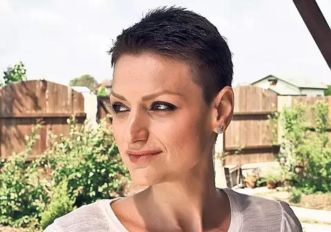 Raluca luptă pentru supravieţuire! Şansă pentru o tânără diagnosticată cu multiple metastaze