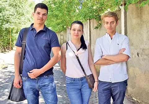 Bacalaureatul a început ieri, dar mulți elevi știu ce vor face dinainte de afișarea rezultatelor: «După examen plecăm la muncă în Spania!»