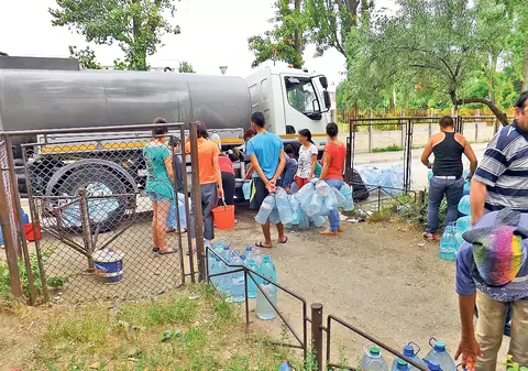 Apă cu porția, în plină vară! 3.000 de gălățeni o duc ca-n Evul Mediu