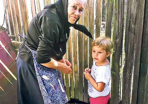 Nu le e ruşine la bătrâneţe?! 500 de parlamentari nesimţiţi, 400.000 de pensionari muritori de foame