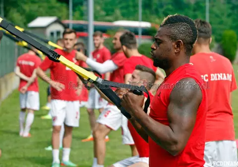 Mușchi de ”câine neîmblânzit”. Feussi dă tonul antrenamentelor lui Dinamo