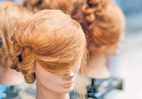 Divorţ cu scandal şi bătaie din cauza unei peruci