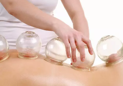 O nouă modă printre pugiliști! Terapia cu ventuze! / GALERIE FOTO