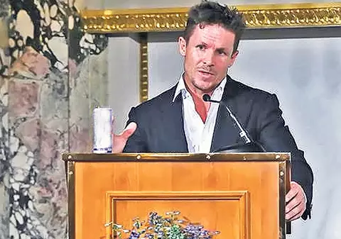 EXCLUSIV | Felix a... aterizat la şcoala lui Ayan!