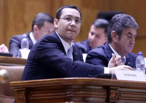APARIŢIE SURPRIZĂ LA VOTUL MOŢIUNII. Cine a venit la PARLAMENT să-l dărâme pe Ponta