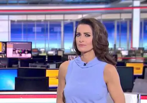 Moment STÂNJENITOR pentru o prezentatoare de ştiri, în direct. Ce le-a arătat telespectatorilor