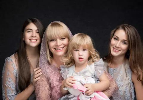 Intră aici să le vezi pe fetele lui Horia Brenciu! 