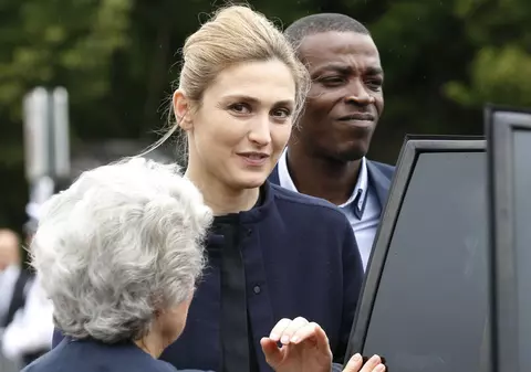 Francois Hollande şi noua lui iubită, pentru prima dată la aceleaşi eveniment | VIDEO