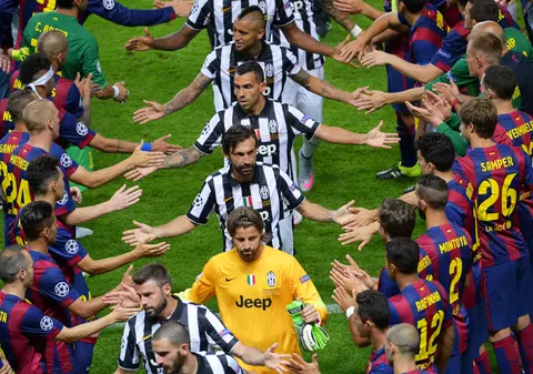 Juventus, aşteptată de sute de fani la revenirea la Torino / GALERIE FOTO&VIDEO