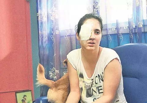 Fata împușcată în ochi s-a împăcat cu agresorul său! Tânăra va primi despăgubiri de 125.000 de euro!