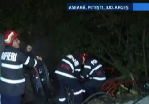 Fiul unui milionar din Argeş, accident cu bolidul de lux pe care-l primise cu o lună în urmă. Maşina s-a făcut scrum