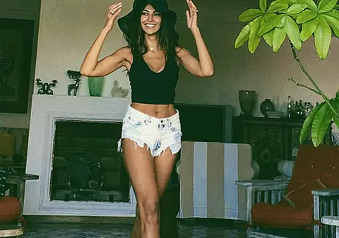 Mamă, mamă, ce picioare! Mădălina Ghenea, super-sexy în vacanță! GALERIE FOTO