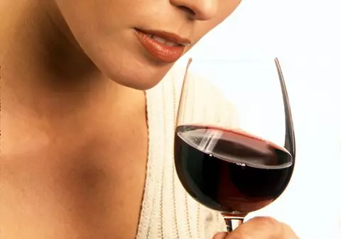 Trei trucuri să bei FĂRĂ SĂ TE ÎMBEȚI